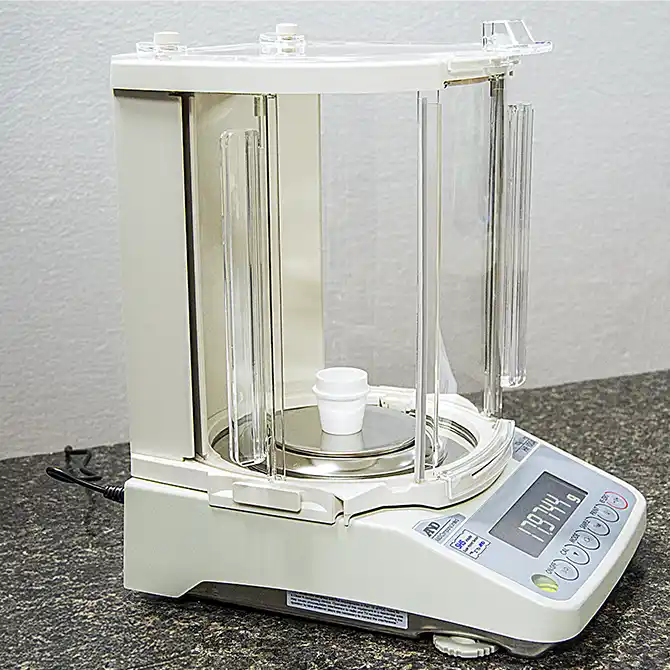 External balance for recording initial weights of crucibles, samples, and optional covers during analysis to boost throughput. External balance for recording initial weights of crucibles, samples, and optional covers during analysis to boost throughput.